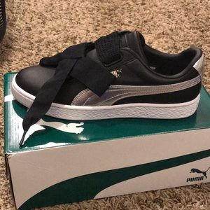 ✨PUMA WOMENS BASKET HEART SIZE 8.5 PUMA BLACK✨